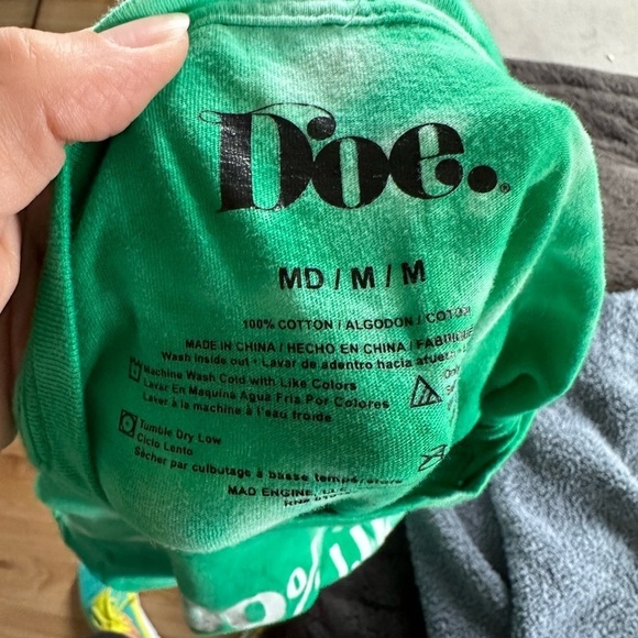Doe 100% lucky green tie dye tee sz medium - Picture 4 of 5